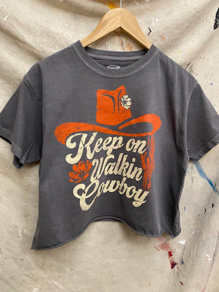 Keep on Walkin Cowboy Crop Tee | Charcoal